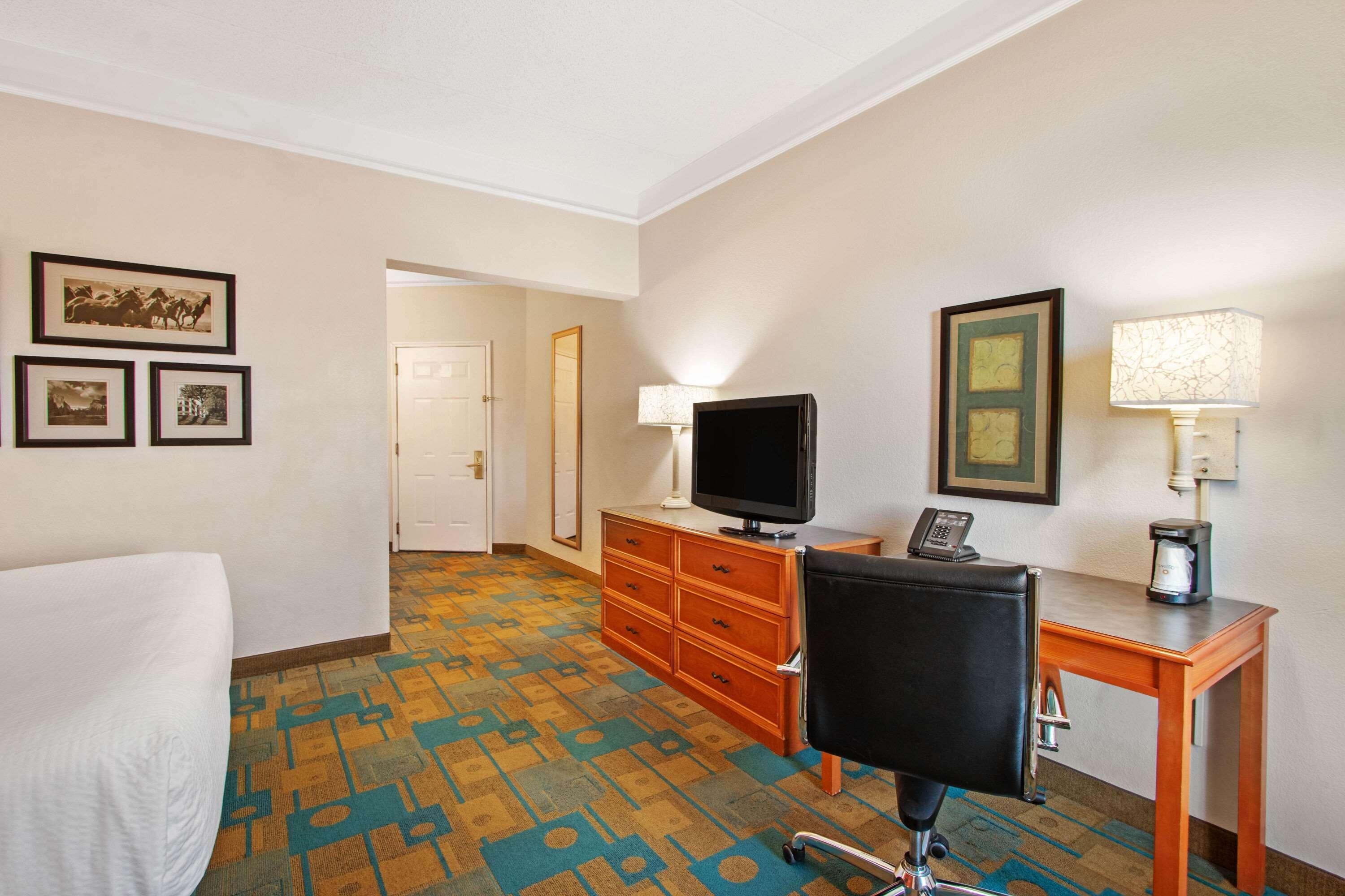 La Quinta By Wyndham Albuquerque West Hotel Екстериор снимка